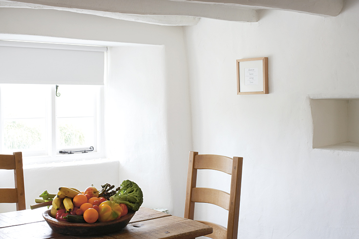 Classic Cottages describe self catering properties accurately so that you can choose the holiday home that suits you best. The image shows a fruit bowl on a table by the window of a holiday cottage.